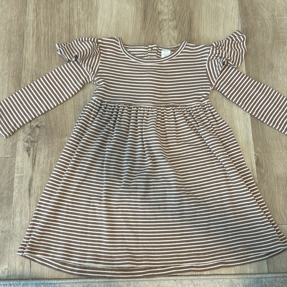 Kate Quinn ruffle sleeved dress